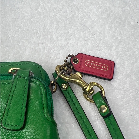 Coach Vibrant Green Leather Wristlet - Picture 9 of 9